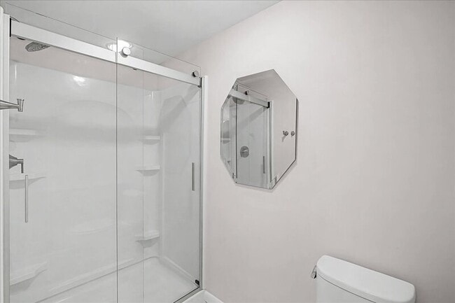 Building Photo - 5 Knollwood Dr