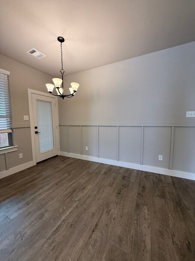 Building Photo - 3/2/2 GODLEY ISD - CUSTOM Upgrades Pets Welcome Commuter Friendly