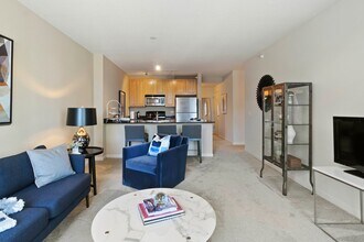 Building Photo - 354 N Desplaines St