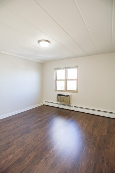 Building Photo - 7301 N Ridge Blvd