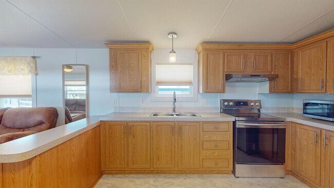 Building Photo - 10728 Poplar St NE