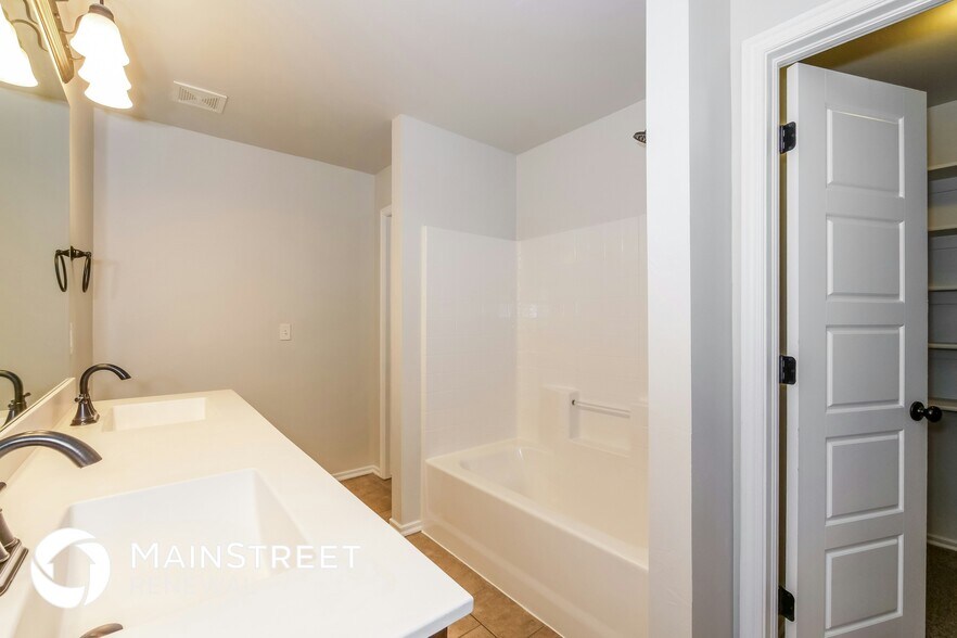 Building Photo - 1338 Selborne Pl