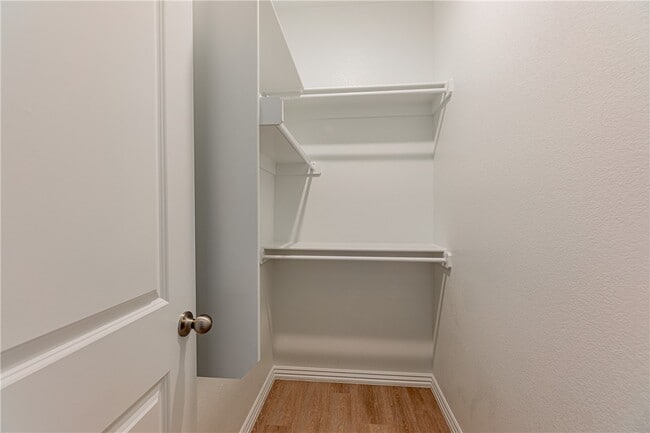 Building Photo - 1406 SW Casuarina Dr