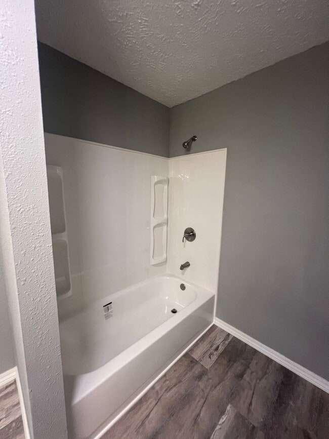 Building Photo - 2 bedroom and 1.5 bathroom house