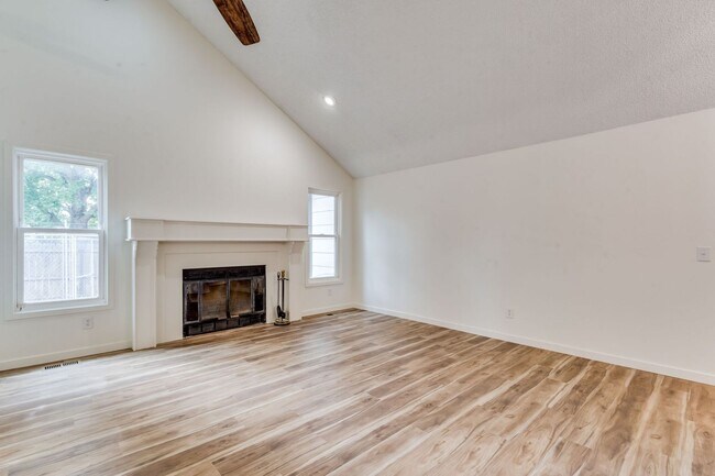Building Photo - Completely renovated 4 bedroom, 3 bathroom...