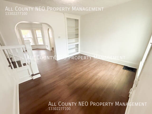Building Photo - 3292 W 98th St