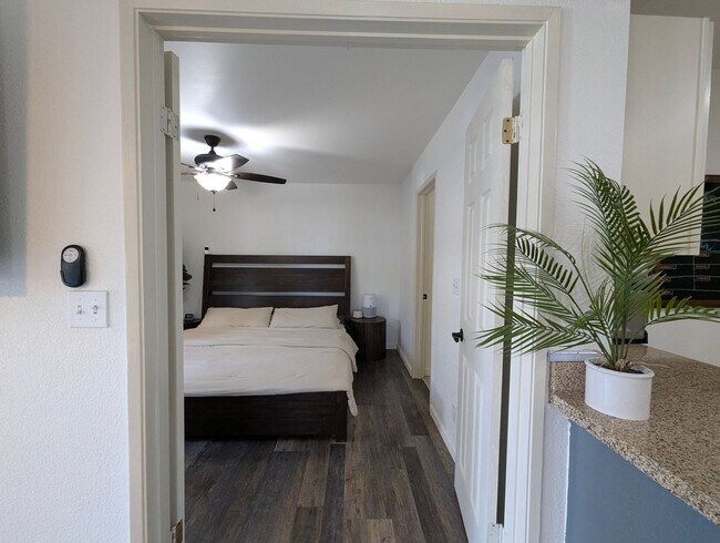 Building Photo - Available November 1, 2025 | A charming gr...