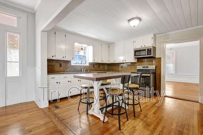 Building Photo - 115 Church Aly