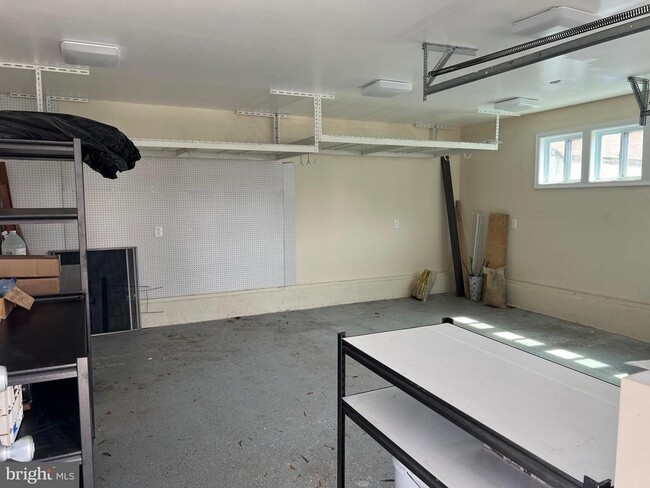 Building Photo - 2237 N Wakefield St