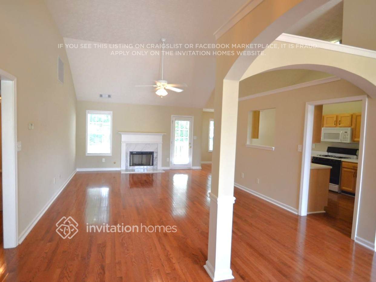 Building Photo - 695 James Ridge Dr