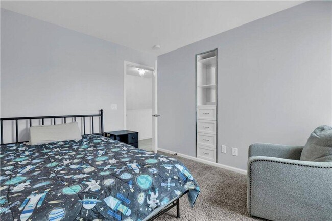 Building Photo - Modern 4 Bedroom South Savannah Home with ...