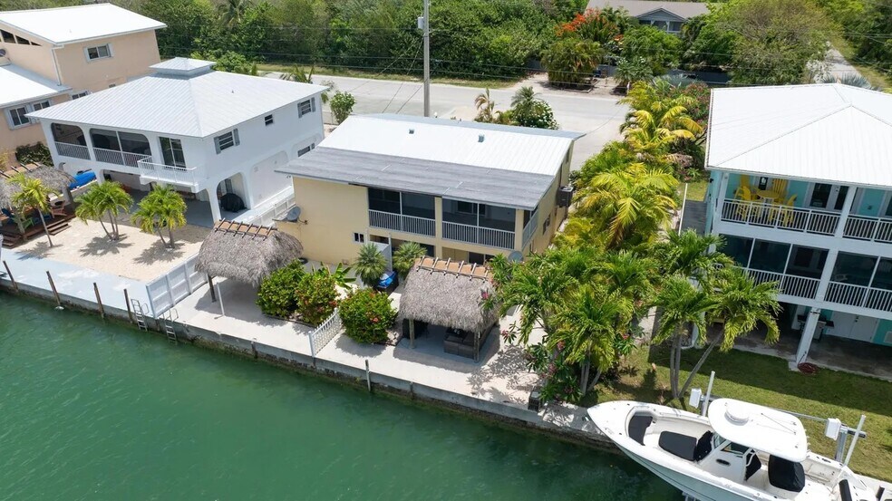Building Photo - 596 W Shore Dr