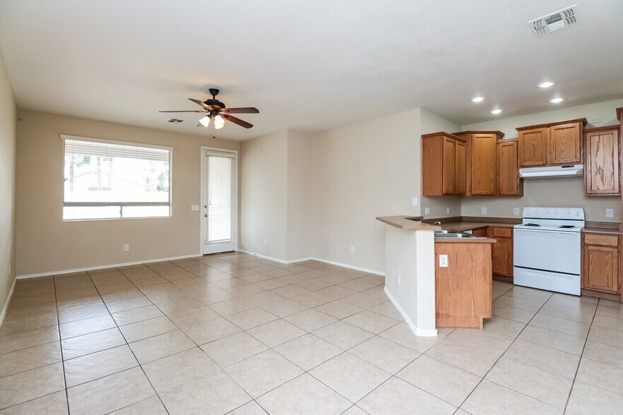 Building Photo - 6639 S 17th Ave