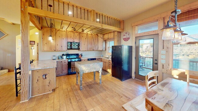 Building Photo - Beautiful Home on 10 Private Acres