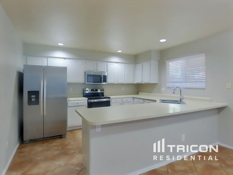 Building Photo - 6642 E Northridge St