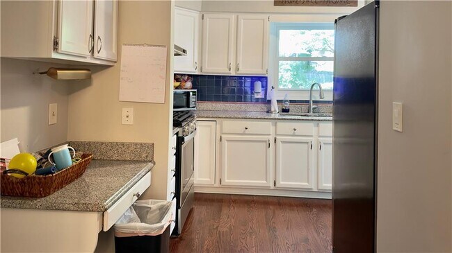 Building Photo - 4603 Villa Chase Dr NE