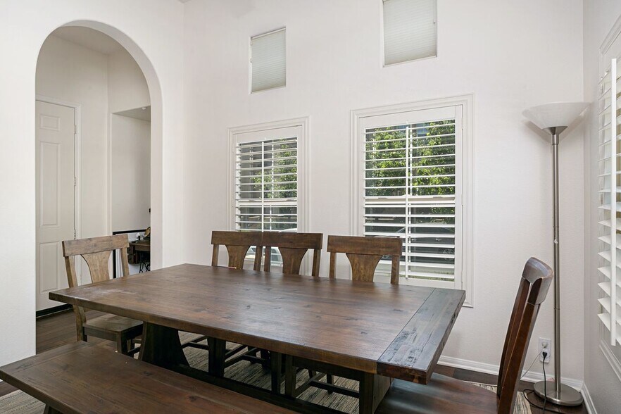 Building Photo - 13325 Via Costanza