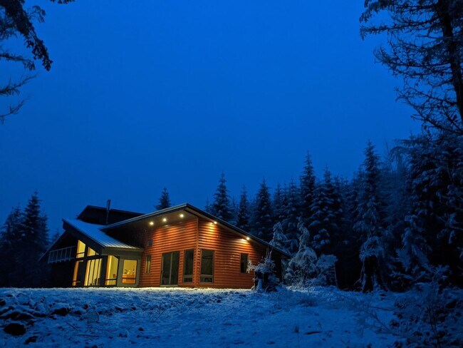 Building Photo - 5bd/3.5ba Monroe Home