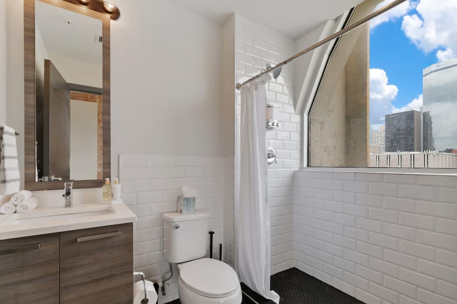 Building Photo - 500 S Ervay St