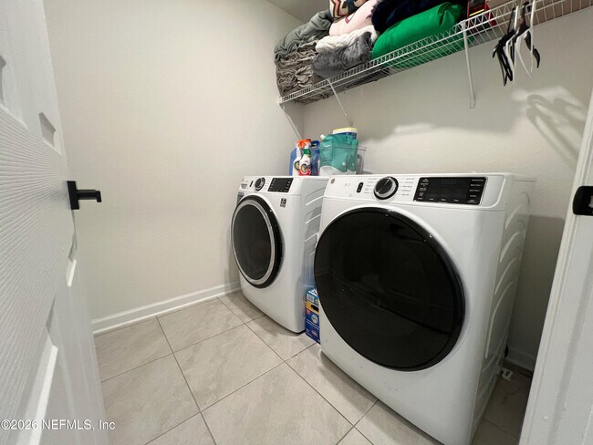 Building Photo - 7223 Hawkes Bnd St