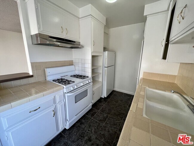 Building Photo - 11727 Mayfield Ave