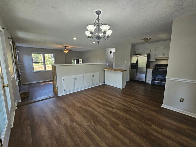 Building Photo - 792 Whispering Pines Rd