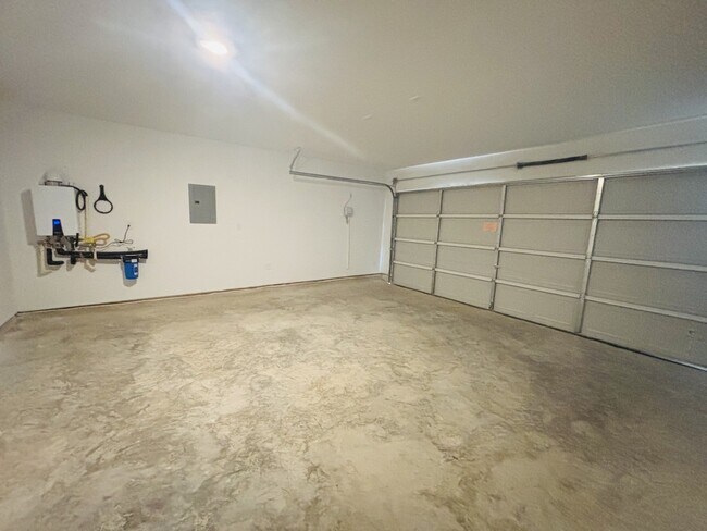 Building Photo - 16711 Old Wagon Wy