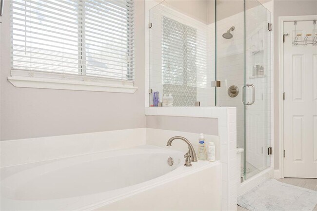 Building Photo - 2729 Kinney Oaks Ct