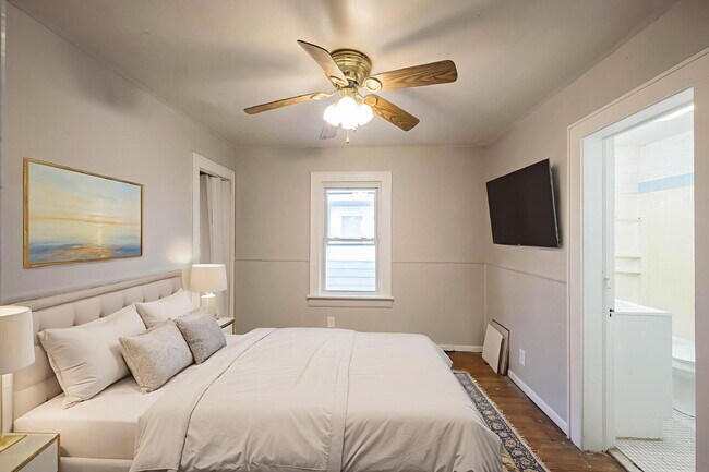 Building Photo - "Charming 2-Bedroom Gem in Indianapolis with Spacious 1736 Sq. Ft. Layout!"