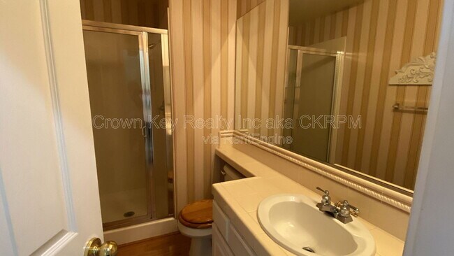 Building Photo - 1367 Gwerder St