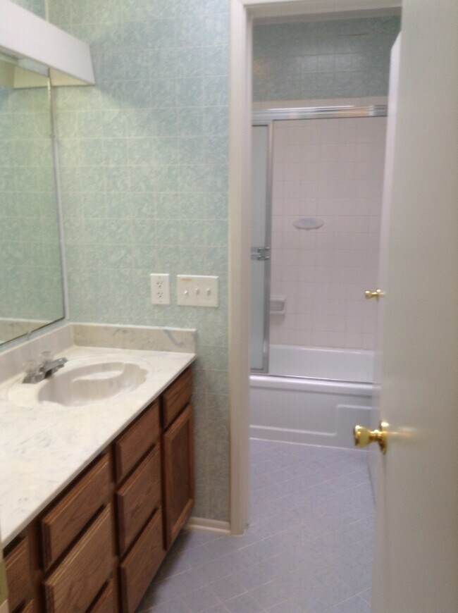 Building Photo - 12648 King Oaks Dr