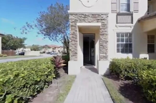 Building Photo - 1485 NE 33rd Rd