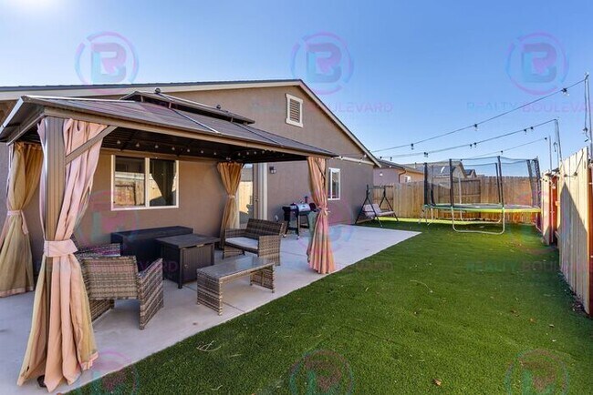 Building Photo - Spacious 4-Bedroom Lemmon Valley Home with...