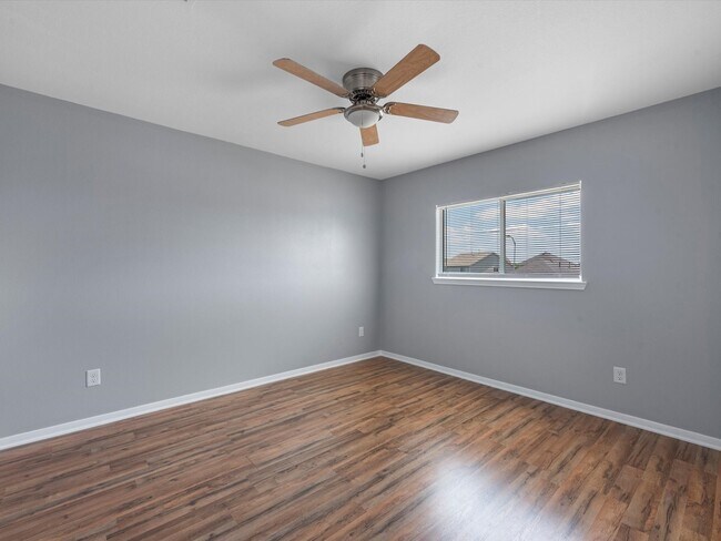 Building Photo - 6131 Settlers Lake Cir W
