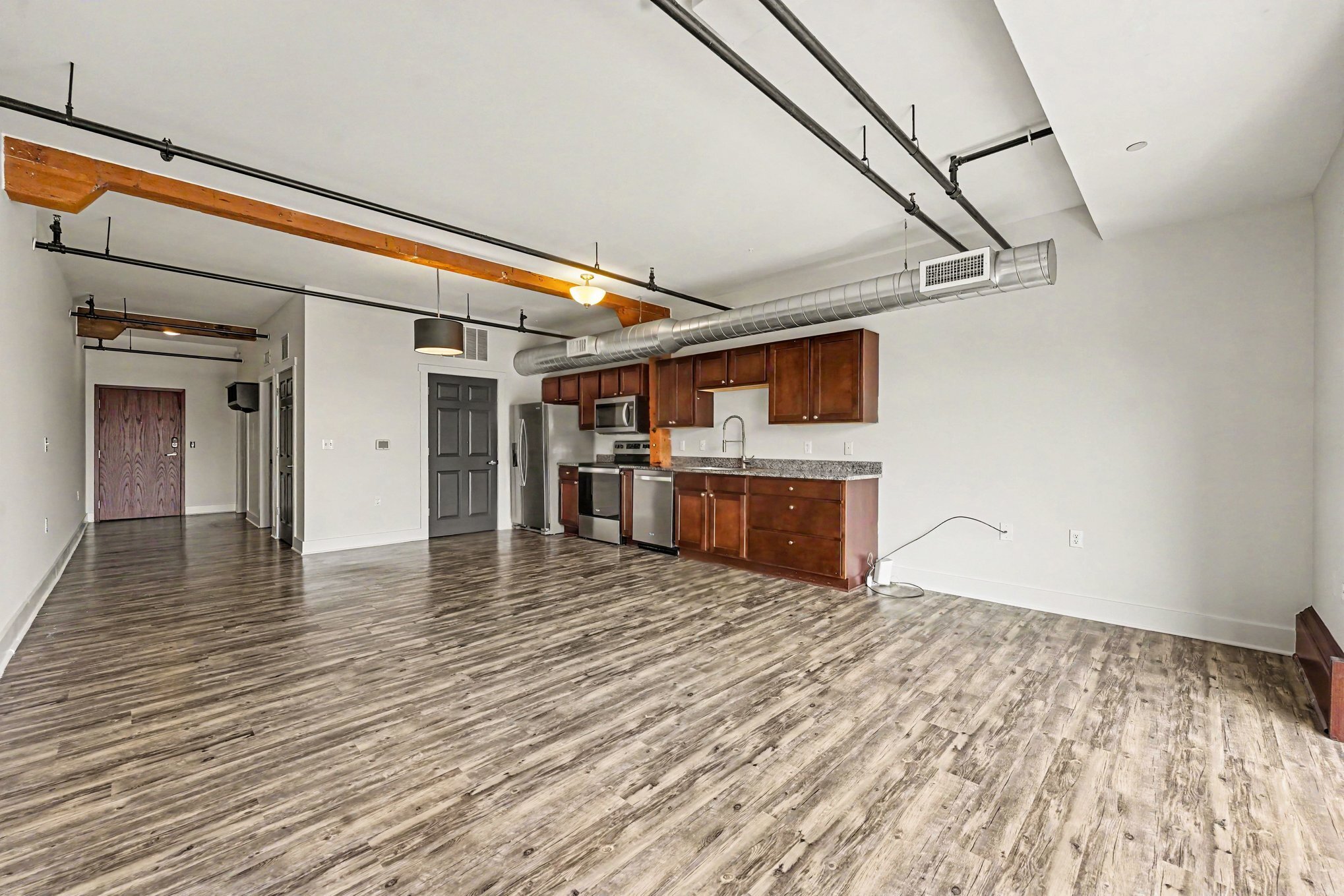 Building Photo - 600 7th St NW