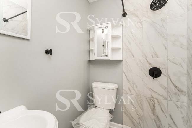 Building Photo - Beautiful 3BR 3BA Townhome