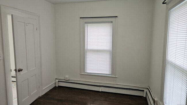 Building Photo - 86 Rockwell Ave