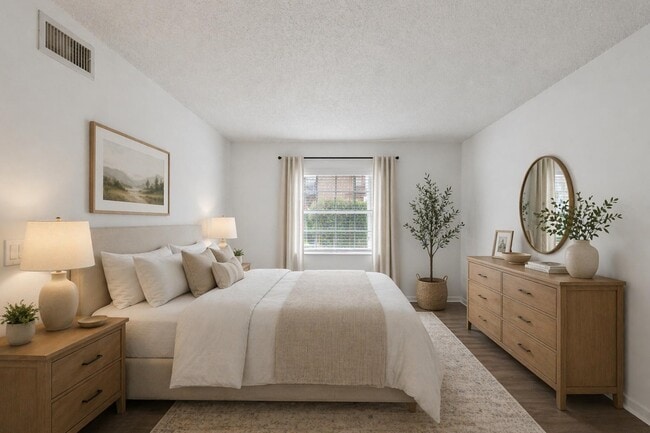 Building Photo - 495 SE 8th St