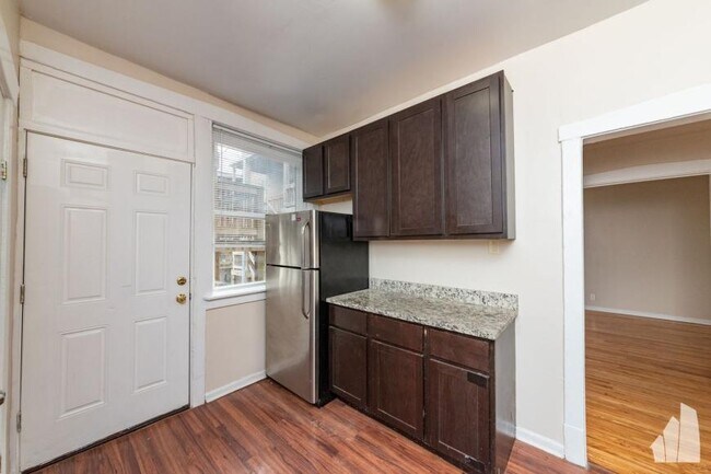 Building Photo - 2 bedroom in Chicago IL 60625