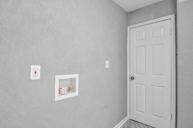 Building Photo - 4139 Monroe Ave