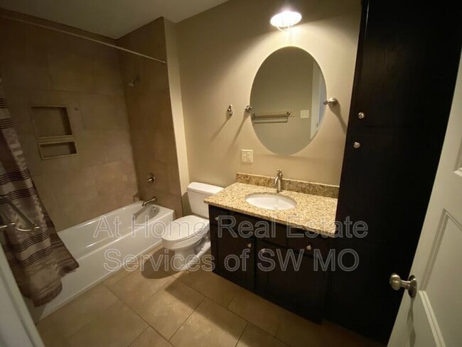 Building Photo - 412 South Ave