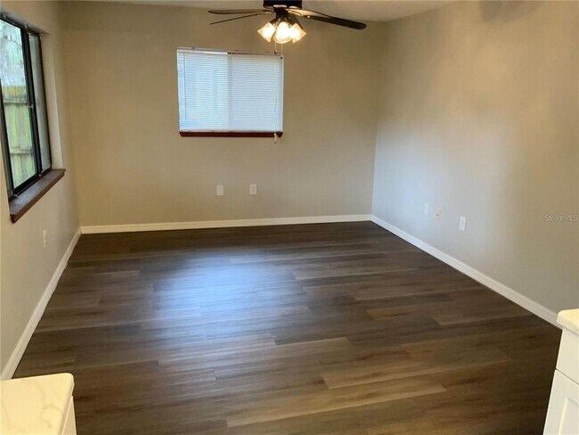 Building Photo - 2067 Red Cedar Ln