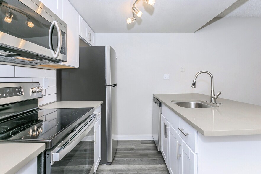 Tides on McDowell 4620 W McDowell Rd Phoenix AZ 85035 Apartment Finder