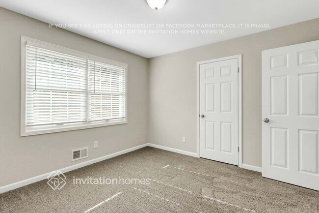 Building Photo - 3782 Lake Dr SE
