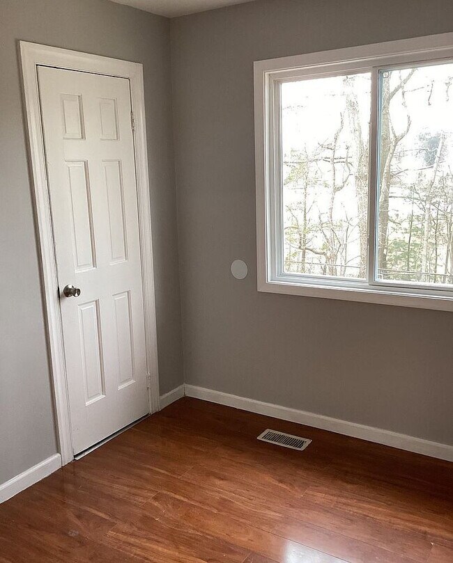 Building Photo - 370 Joe Parker Rd