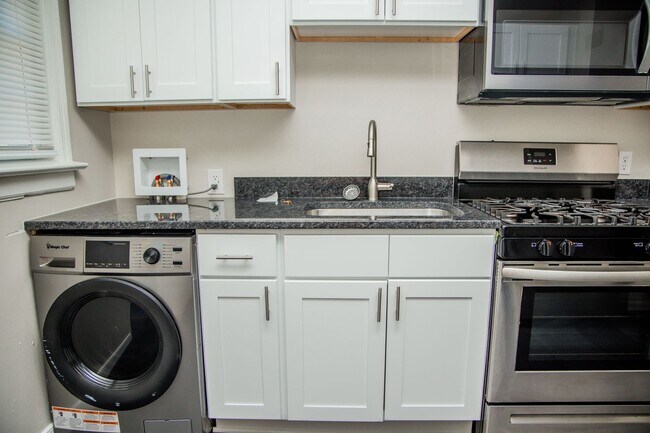 Building Photo - 1905 Grayland Ave