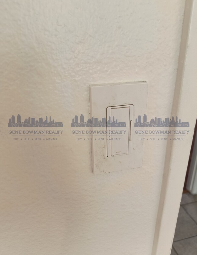 Building Photo - Charming 4-bedroom, 2-bathroom home located in the heart of San Diego