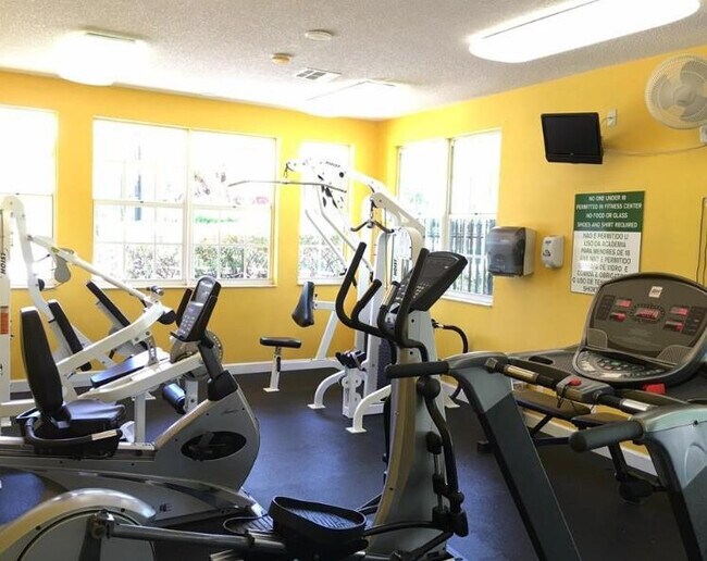 Building Photo - 660 Cypress Club Way