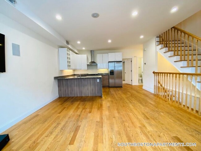 Building Photo - 275 Dorchester Ave