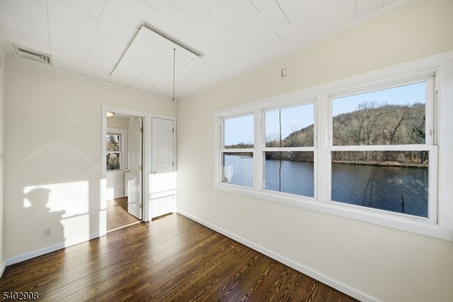 Building Photo - 75 Lakeview Terrace